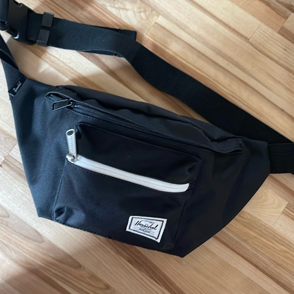 Black Hershel Fanny Pack